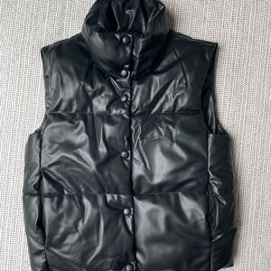 NWOT ZARA Faux Leather Puffer Gilet | size xs | never worn | black